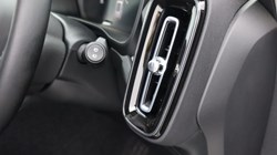 2025 (75) VOLVO XC40 2.0 B4P Ultra Bright 5dr Auto 4847776