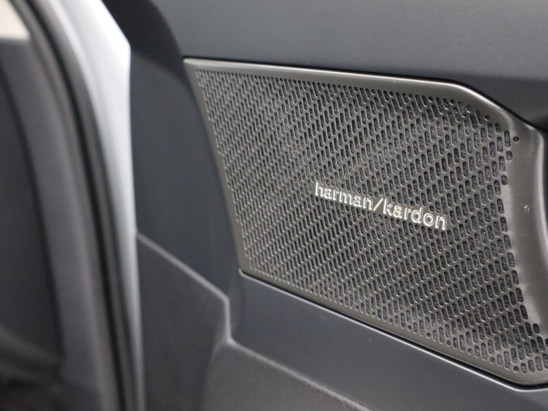 2025 (75) VOLVO XC40 2.0 B4P Ultra Bright 5dr Auto 4847772