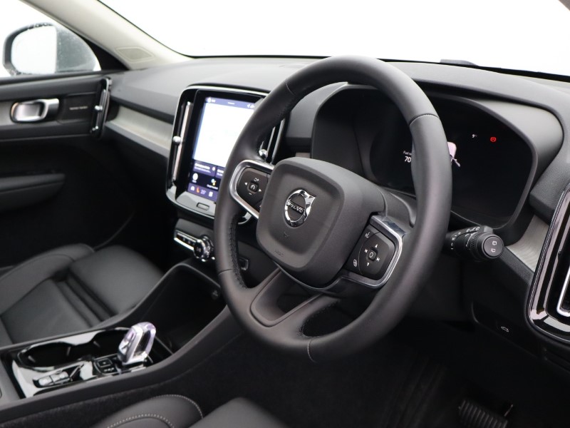 2025 (75) VOLVO XC40 2.0 B4P Ultra Bright 5dr Auto 4847777