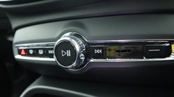 2025 (75) VOLVO XC40 2.0 B4P Ultra Bright 5dr Auto 4847806