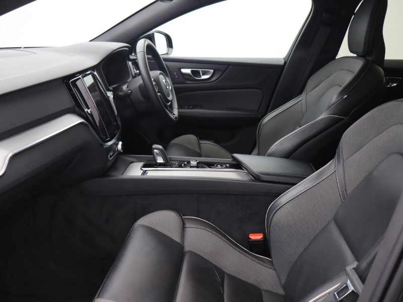 2022 (22) VOLVO V60 2.0 B4P R DESIGN 5dr Auto [7 speed] 4767551