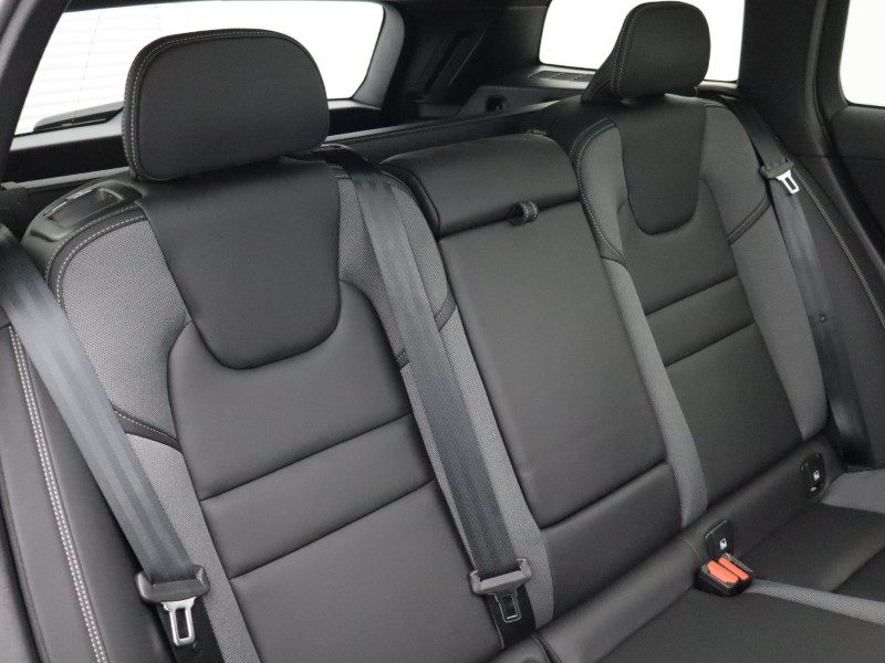 2025 (75) VOLVO V60 2.0 B4P Ultra Dark 5dr Auto *VAT QUALIFYING* 5329293