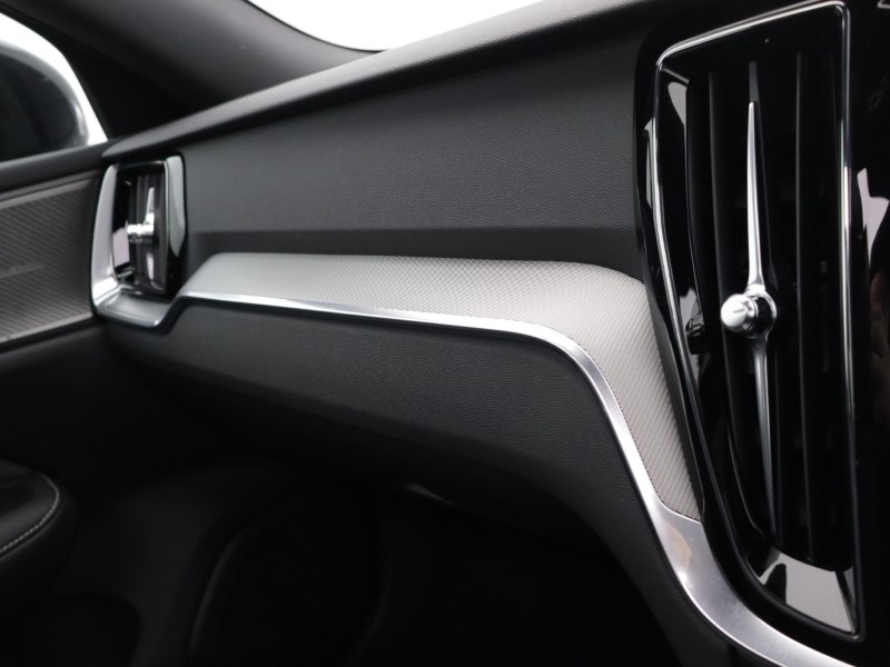 2025 (75) VOLVO V60 2.0 B4P Ultra Dark 5dr Auto *VAT QUALIFYING* 5329314