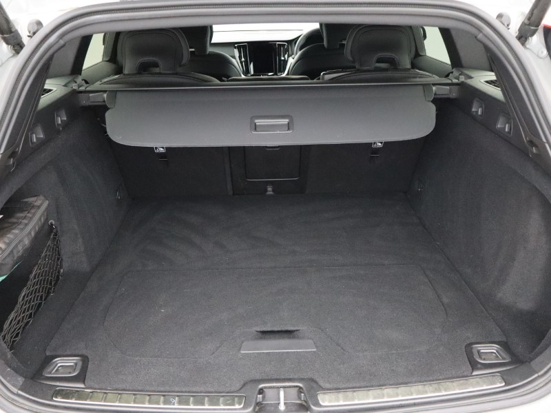 2025 (75) VOLVO V60 2.0 B4P Ultra Dark 5dr Auto *VAT QUALIFYING* 5329267