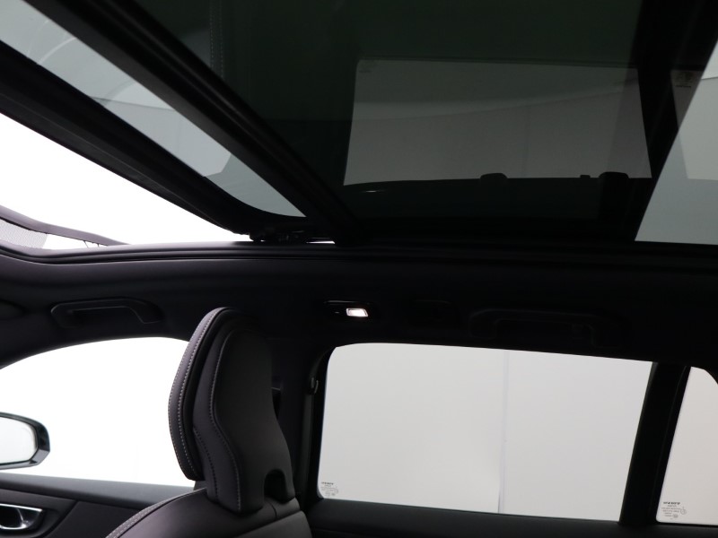 2025 (75) VOLVO V60 2.0 B4P Ultra Dark 5dr Auto *VAT QUALIFYING* 5329276