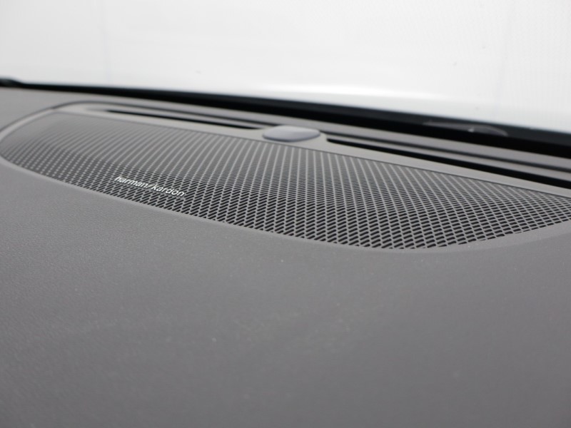 2025 (75) VOLVO V60 2.0 B4P Ultra Dark 5dr Auto *VAT QUALIFYING* 5329315