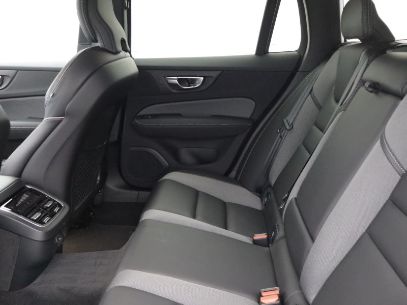 2025 (75) VOLVO V60 2.0 B4P Ultra Dark 5dr Auto *VAT QUALIFYING* 5329275