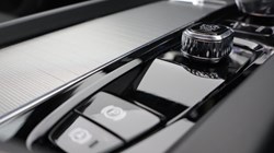 2025 (75) VOLVO V60 2.0 B4P Ultra Dark 5dr Auto *VAT QUALIFYING* 5329313