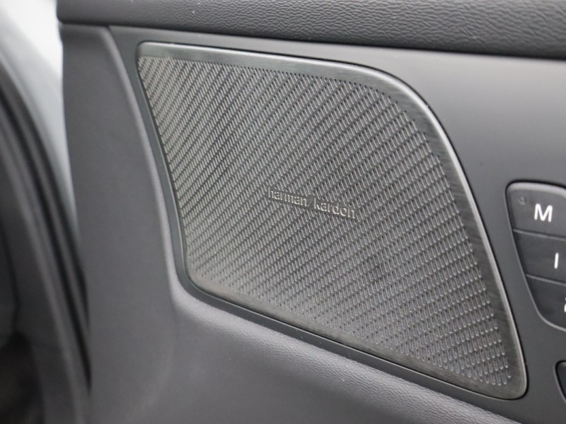 2025 (75) VOLVO V60 2.0 B4P Ultra Dark 5dr Auto *VAT QUALIFYING* 5329279