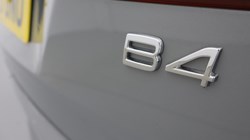 2025 (75) VOLVO V60 2.0 B4P Ultra Dark 5dr Auto *VAT QUALIFYING* 5329266