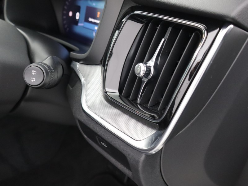 2025 (75) VOLVO V60 2.0 B4P Ultra Dark 5dr Auto *VAT QUALIFYING* 5329283