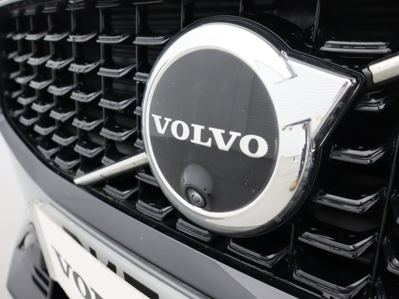 2025 (75) VOLVO V60 2.0 B4P Ultra Dark 5dr Auto *VAT QUALIFYING* 5329260