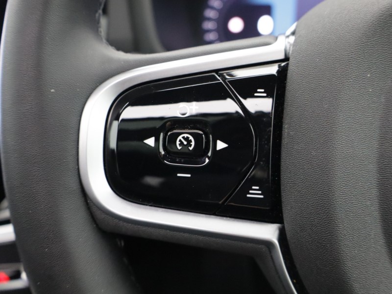 2025 (75) VOLVO V60 2.0 B4P Ultra Dark 5dr Auto *VAT QUALIFYING* 5329299