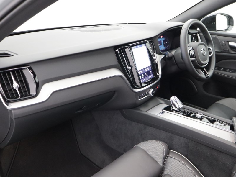 2025 (75) VOLVO V60 2.0 B4P Ultra Dark 5dr Auto *VAT QUALIFYING* 5329289