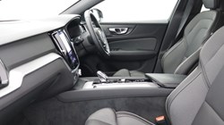 2025 (75) VOLVO V60 2.0 B4P Ultra Dark 5dr Auto *VAT QUALIFYING* 5329274