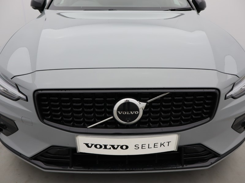 2025 (75) VOLVO V60 2.0 B4P Ultra Dark 5dr Auto *VAT QUALIFYING* 5329261