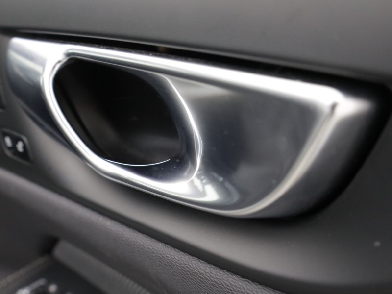 2025 (75) VOLVO V60 2.0 B4P Ultra Dark 5dr Auto *VAT QUALIFYING* 5329281