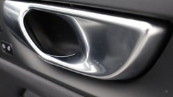 2025 (75) VOLVO V60 2.0 B4P Ultra Dark 5dr Auto *VAT QUALIFYING* 5329281