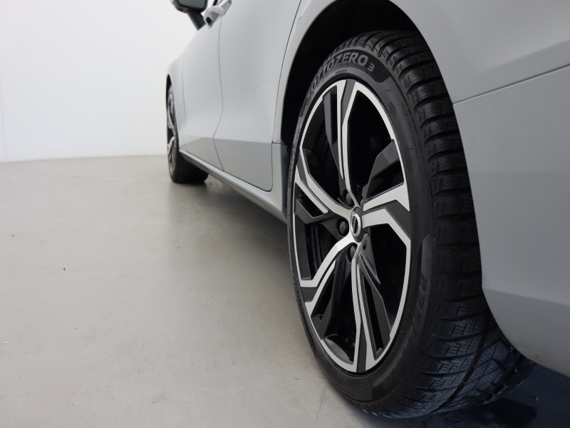 2025 (75) VOLVO V60 2.0 B4P Ultra Dark 5dr Auto *VAT QUALIFYING* 5329273