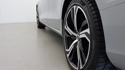 2025 (75) VOLVO V60 2.0 B4P Ultra Dark 5dr Auto *VAT QUALIFYING* 5329273