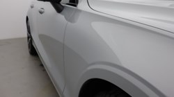 2025 (75) VOLVO V60 2.0 B4P Ultra Dark 5dr Auto *VAT QUALIFYING* 5329263