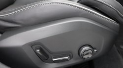 2025 (75) VOLVO V60 2.0 B4P Ultra Dark 5dr Auto *VAT QUALIFYING* 5329285