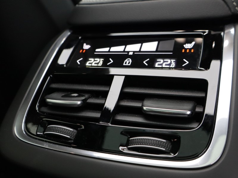 2025 (75) VOLVO V60 2.0 B4P Ultra Dark 5dr Auto *VAT QUALIFYING* 5329295