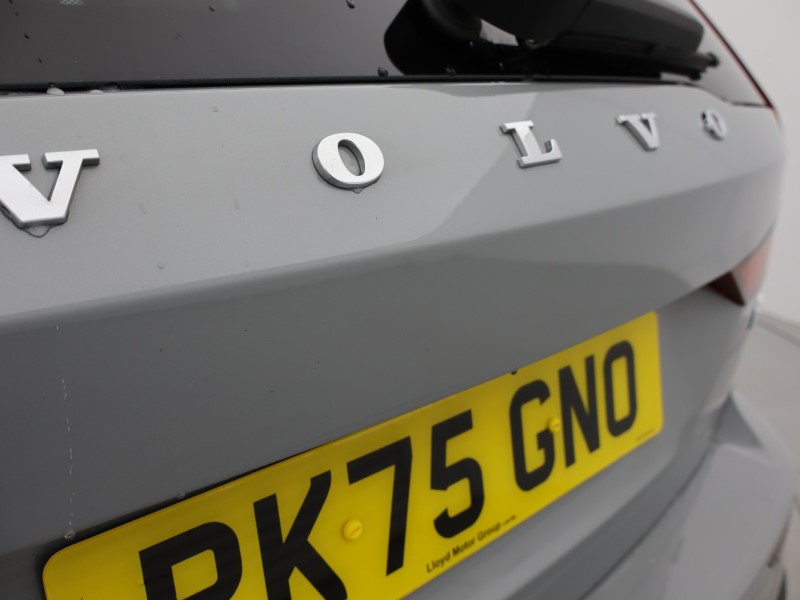 2025 (75) VOLVO V60 2.0 B4P Ultra Dark 5dr Auto *VAT QUALIFYING* 5329265