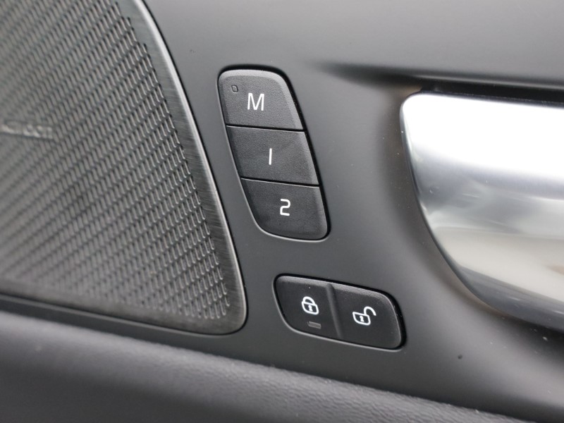 2025 (75) VOLVO V60 2.0 B4P Ultra Dark 5dr Auto *VAT QUALIFYING* 5329282