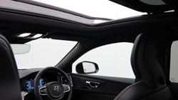 2025 (75) VOLVO V60 2.0 B4P Ultra Dark 5dr Auto *VAT QUALIFYING* 5329277