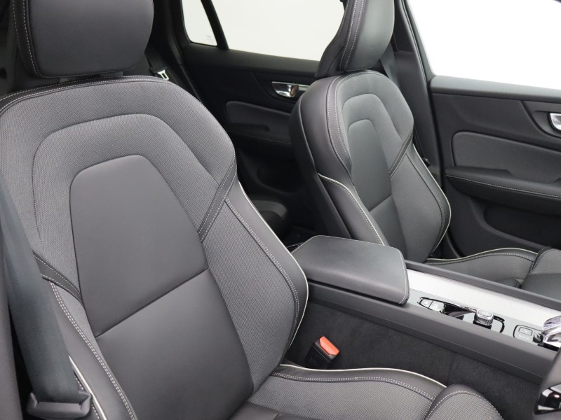 2025 (75) VOLVO V60 2.0 B4P Ultra Dark 5dr Auto *VAT QUALIFYING* 5329287