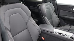 2025 (75) VOLVO V60 2.0 B4P Ultra Dark 5dr Auto *VAT QUALIFYING* 5329287