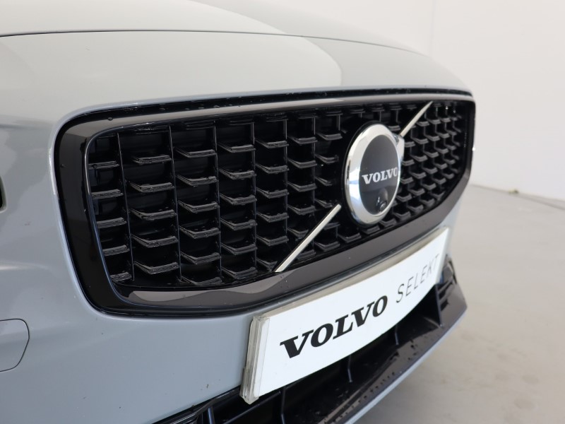 2025 (75) VOLVO V60 2.0 B4P Ultra Dark 5dr Auto *VAT QUALIFYING* 5329258