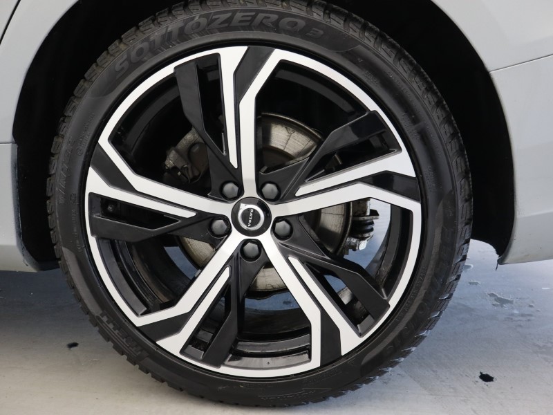 2025 (75) VOLVO V60 2.0 B4P Ultra Dark 5dr Auto *VAT QUALIFYING* 5329272