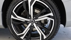 2025 (75) VOLVO V60 2.0 B4P Ultra Dark 5dr Auto *VAT QUALIFYING* 5329272