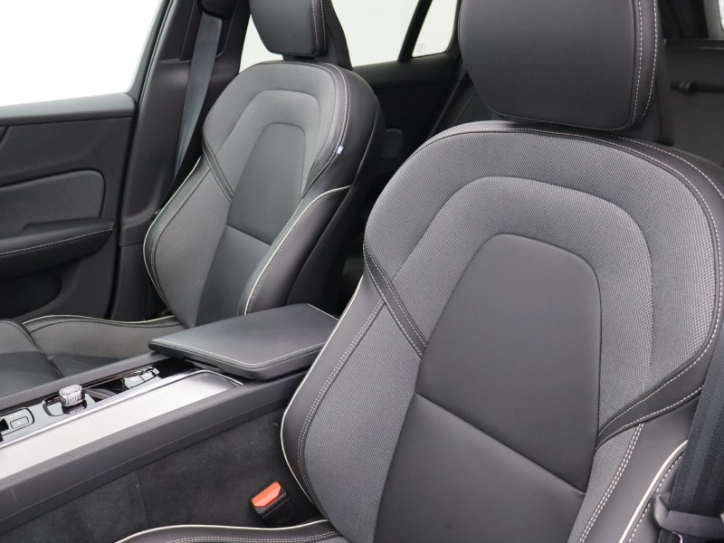 2025 (75) VOLVO V60 2.0 B4P Ultra Dark 5dr Auto *VAT QUALIFYING* 5329288