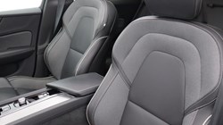 2025 (75) VOLVO V60 2.0 B4P Ultra Dark 5dr Auto *VAT QUALIFYING* 5329288