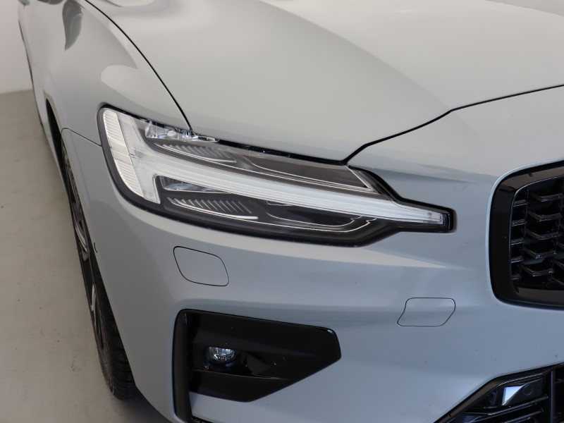 2025 (75) VOLVO V60 2.0 B4P Ultra Dark 5dr Auto *VAT QUALIFYING* 5329257