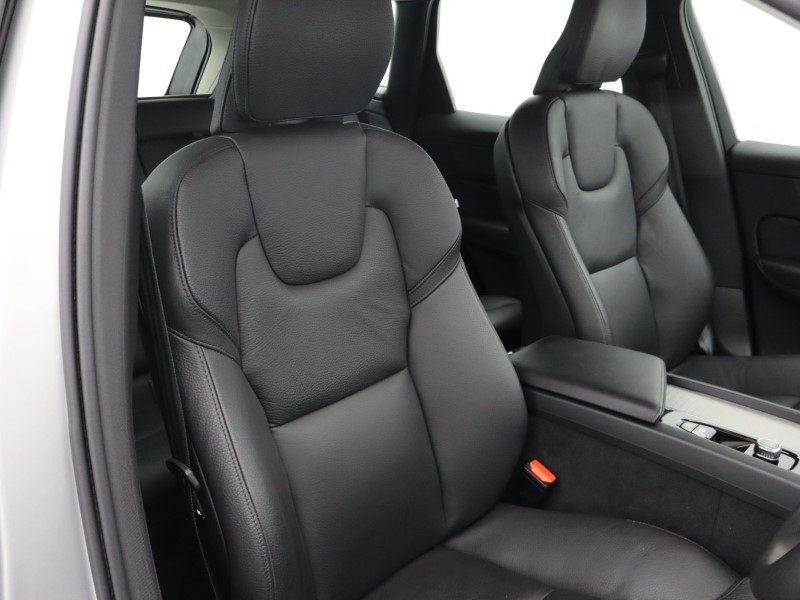 2023 (73) VOLVO XC60 2.0 B4D Plus Dark 5dr AWD Geartronic 4795727