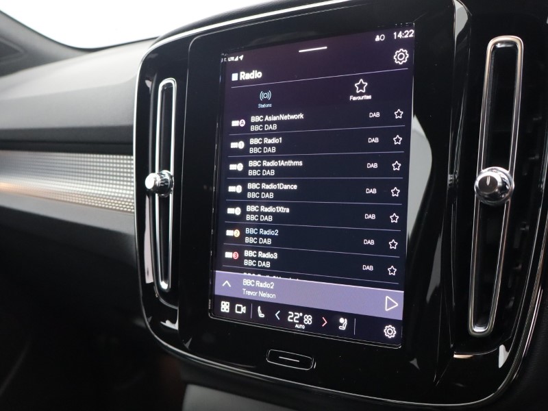 2024 (74) VOLVO XC40 2.0 B3P Plus Dark 5dr Auto 4788418