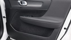 2024 (74) VOLVO XC40 2.0 B3P Plus Dark 5dr Auto 4788392