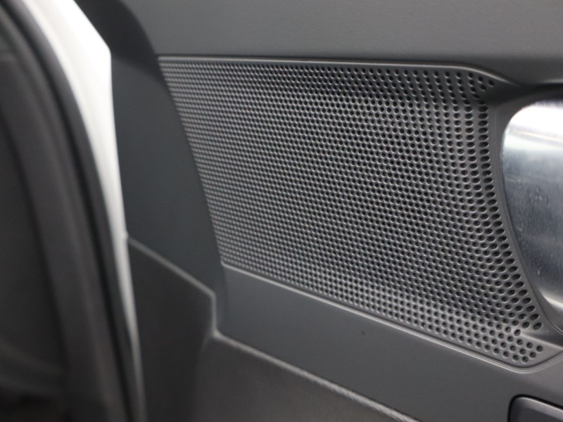 2024 (74) VOLVO XC40 2.0 B3P Plus Dark 5dr Auto 4788393