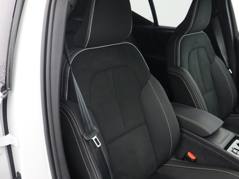 2024 (74) VOLVO XC40 2.0 B3P Plus Dark 5dr Auto 4788400