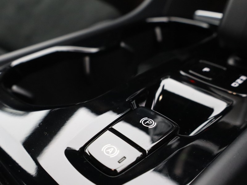 2024 (74) VOLVO XC40 2.0 B3P Plus Dark 5dr Auto 4788423