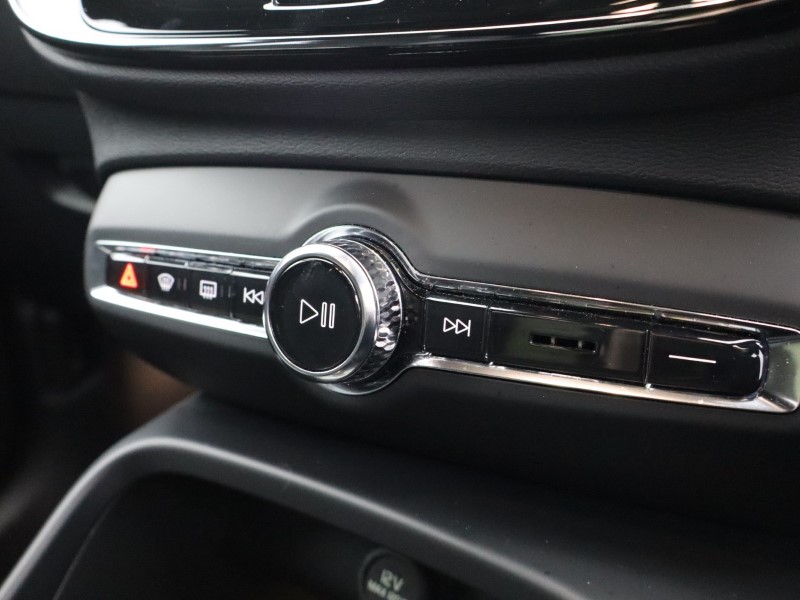 2024 (74) VOLVO XC40 2.0 B3P Plus Dark 5dr Auto 4788421