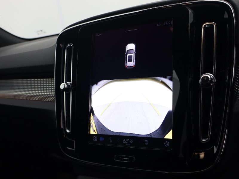 2024 (74) VOLVO XC40 2.0 B3P Plus Dark 5dr Auto 4788416