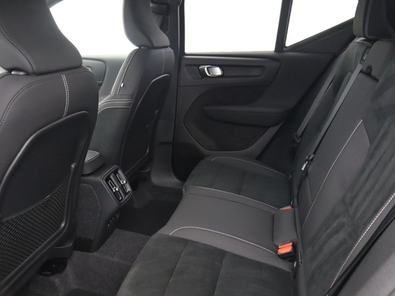 2024 (74) VOLVO XC40 2.0 B3P Plus Dark 5dr Auto 4788391