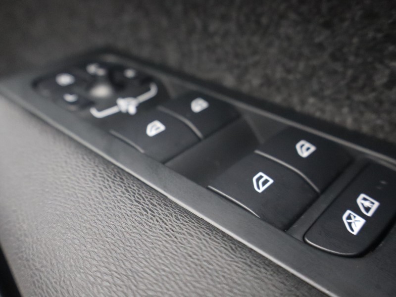 2024 (74) VOLVO XC40 2.0 B3P Plus Dark 5dr Auto 4788394