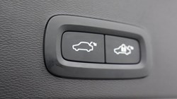 2024 (74) VOLVO XC40 2.0 B3P Plus Dark 5dr Auto 4788376