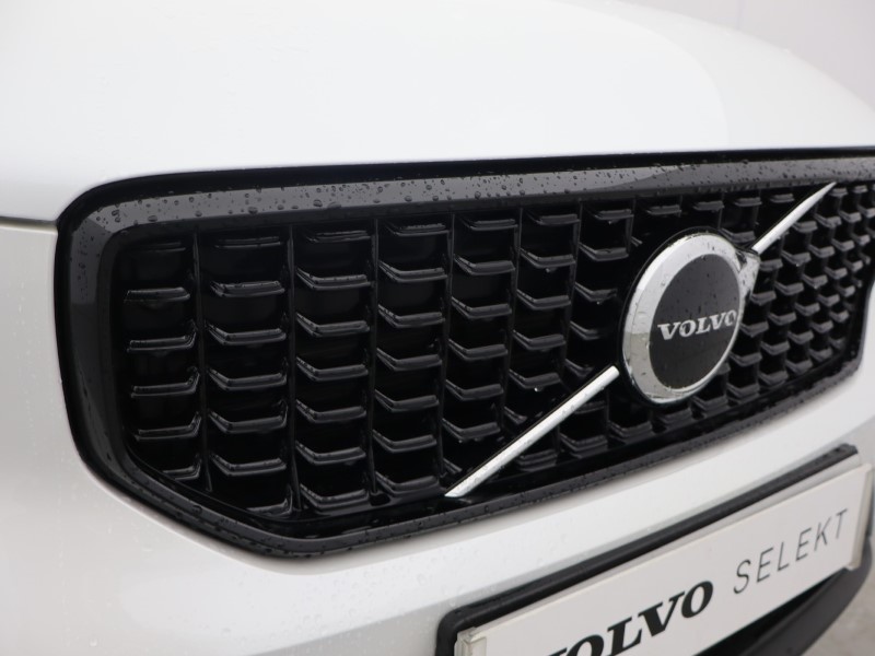 2024 (74) VOLVO XC40 2.0 B3P Plus Dark 5dr Auto 4788382